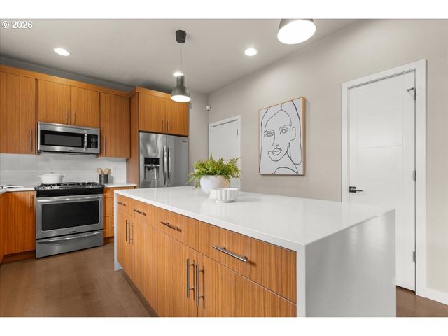 37 Ne SKIDMORE St, Portland, OR 97211