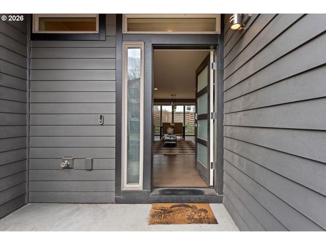 37 Ne SKIDMORE St, Portland, OR 97211