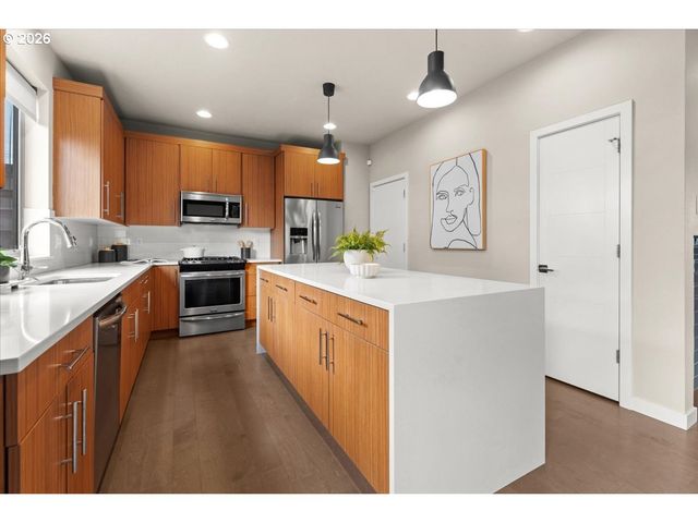 37 Ne SKIDMORE St, Portland, OR 97211