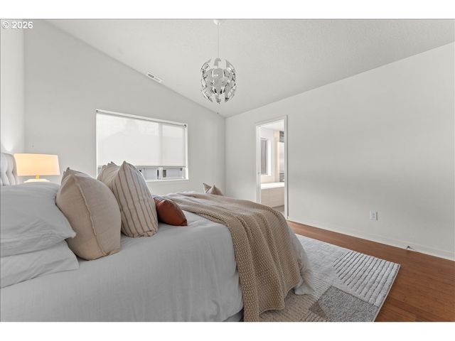 37 Ne SKIDMORE St, Portland, OR 97211