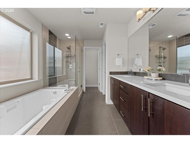 37 Ne SKIDMORE St, Portland, OR 97211