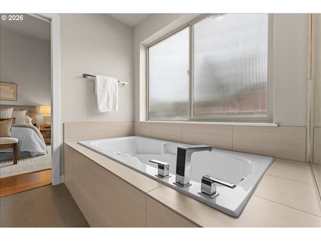 37 Ne SKIDMORE St, Portland, OR 97211