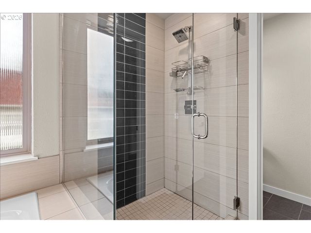 37 Ne SKIDMORE St, Portland, OR 97211