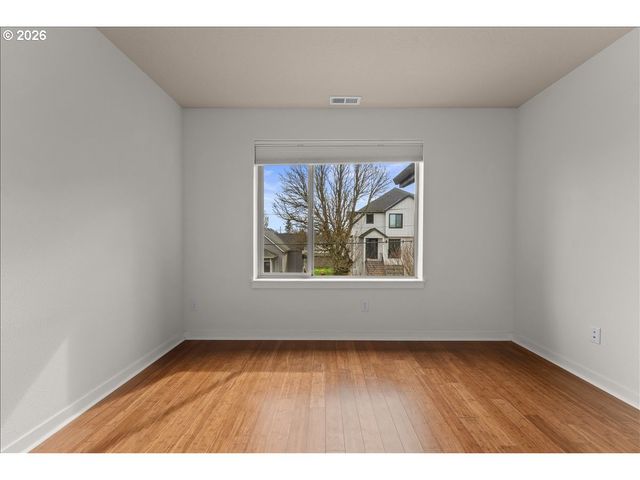 37 Ne SKIDMORE St, Portland, OR 97211