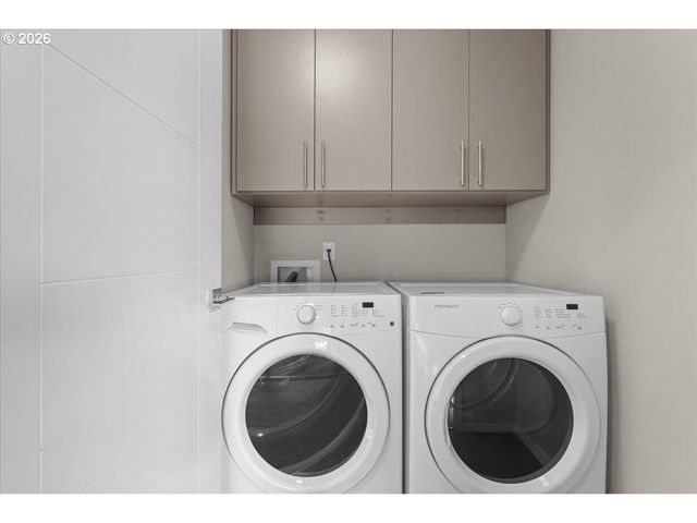 37 Ne SKIDMORE St, Portland, OR 97211