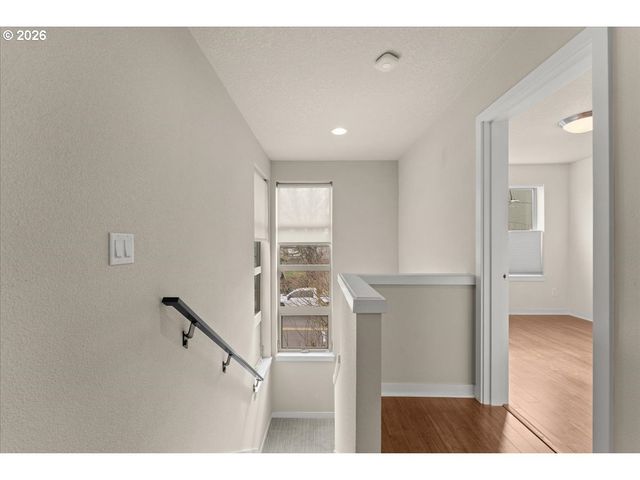 37 Ne SKIDMORE St, Portland, OR 97211