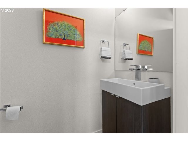 37 Ne SKIDMORE St, Portland, OR 97211