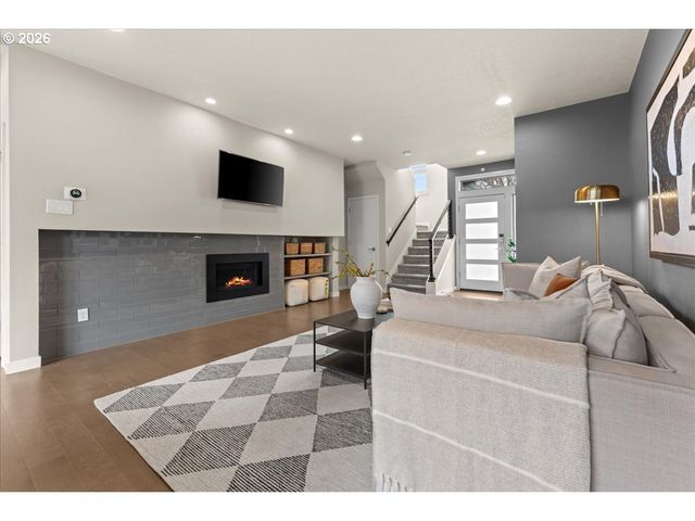 37 Ne SKIDMORE St, Portland, OR 97211