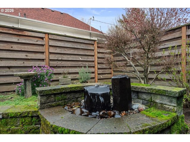 37 Ne SKIDMORE St, Portland, OR 97211