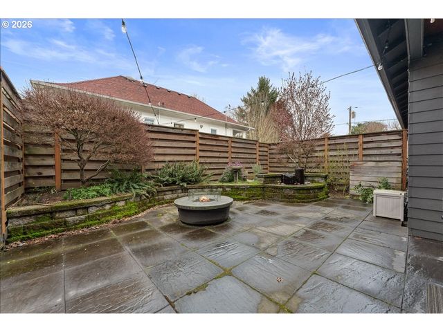 37 Ne SKIDMORE St, Portland, OR 97211