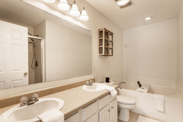 6119 Green Glade Drive, Whitestown, IN 46075