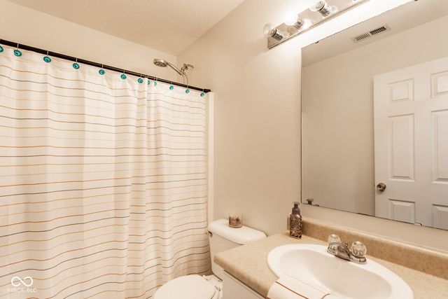 6119 Green Glade Drive, Whitestown, IN 46075
