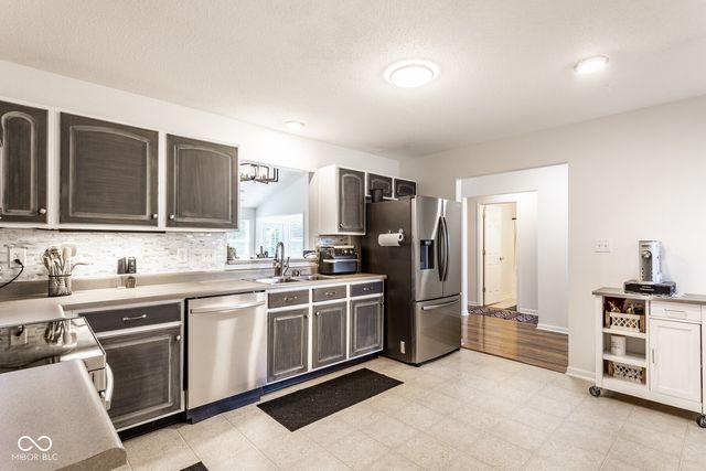 6119 Green Glade Drive, Whitestown, IN 46075