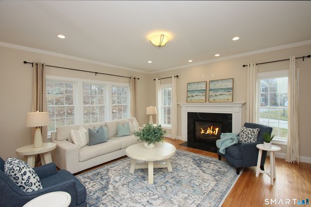 98 Arbor Crossing, East Lyme, CT 06333