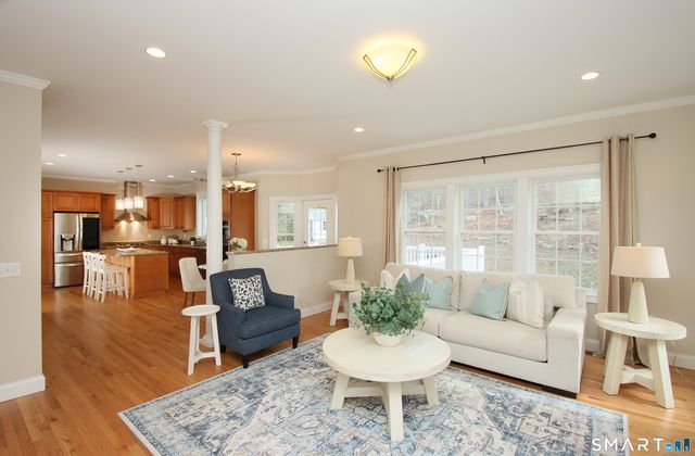 98 Arbor Crossing, East Lyme, CT 06333