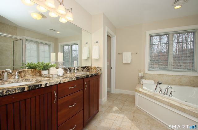 98 Arbor Crossing, East Lyme, CT 06333