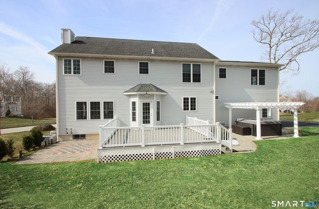 98 Arbor Crossing, East Lyme, CT 06333