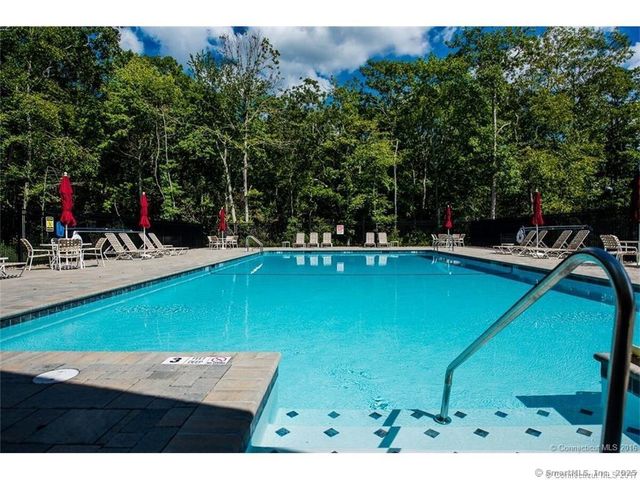 98 Arbor Crossing, East Lyme, CT 06333