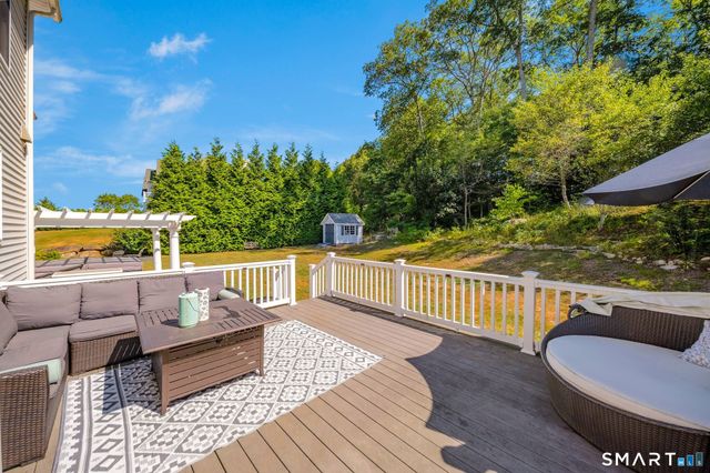 98 Arbor Crossing, East Lyme, CT 06333