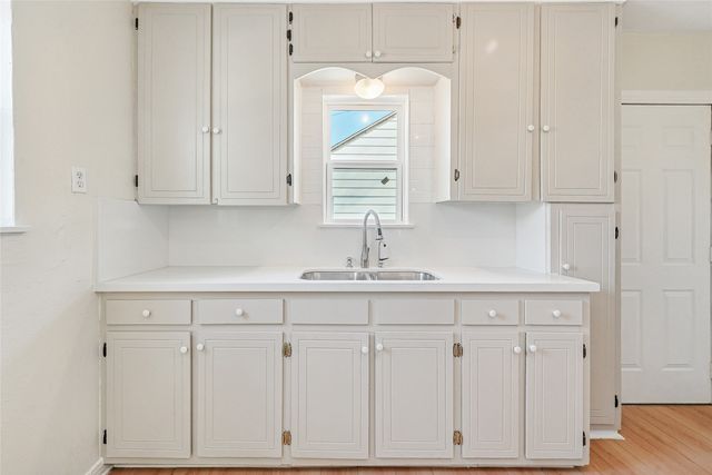 734 Genoa Avenue, Dallas, TX 75216