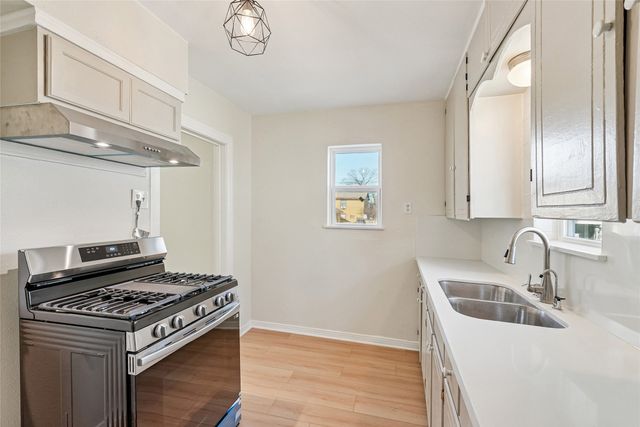 734 Genoa Avenue, Dallas, TX 75216