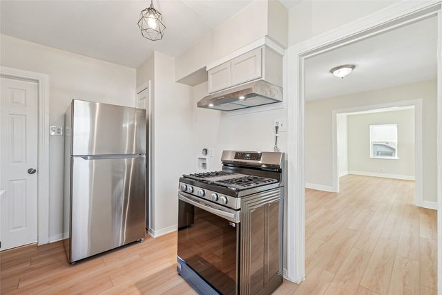 734 Genoa Avenue, Dallas, TX 75216