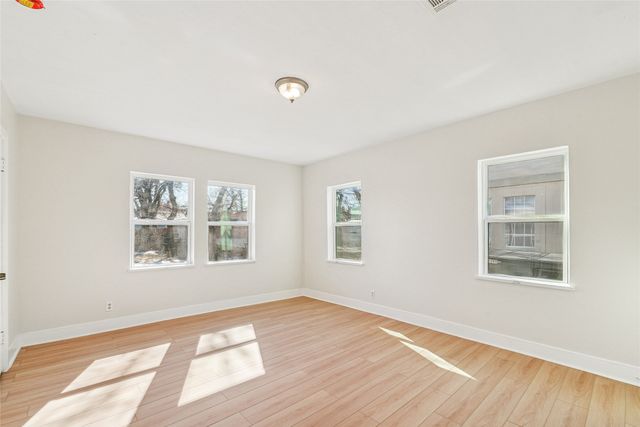 734 Genoa Avenue, Dallas, TX 75216