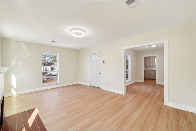 734 Genoa Avenue, Dallas, TX 75216