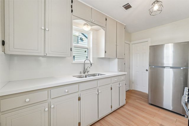 734 Genoa Avenue, Dallas, TX 75216