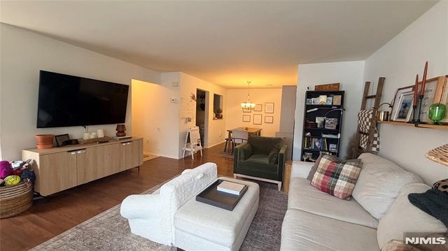 2098 Francis Court 2098, Mahwah, NJ 07430