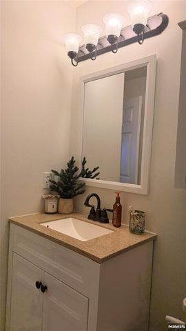 2098 Francis Court 2098, Mahwah, NJ 07430