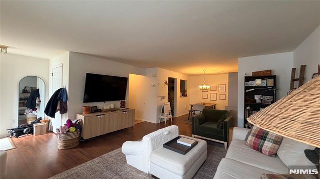 2098 Francis Court 2098, Mahwah, NJ 07430