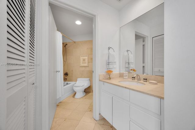 888 Brickell Key Dr 1001, Miami, FL 33131
