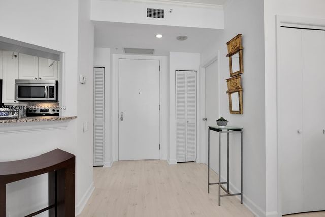 888 Brickell Key Dr 1001, Miami, FL 33131