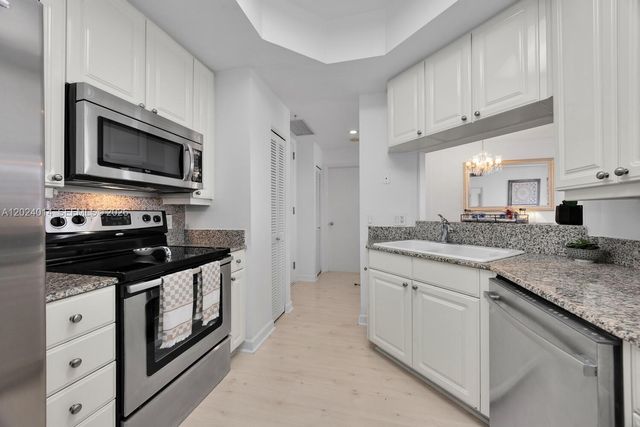 888 Brickell Key Dr 1001, Miami, FL 33131