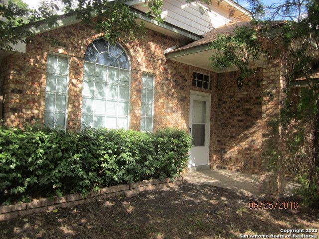 2801 Hillview Ln, Schertz, TX 78154