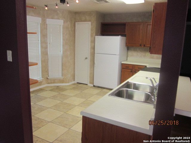 2801 Hillview Ln, Schertz, TX 78154