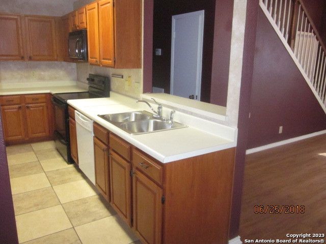 2801 Hillview Ln, Schertz, TX 78154