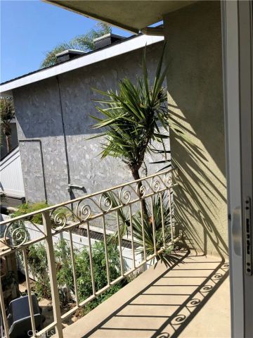 312 10th Street E, Huntington Beach, CA 92648