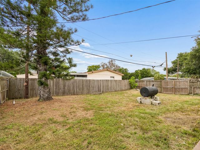 5501 82ND AVENUE N, Pinellas Park, FL 33781