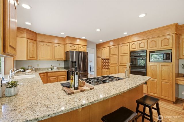 23232 SE 253rd Place, Maple Valley, WA 98038