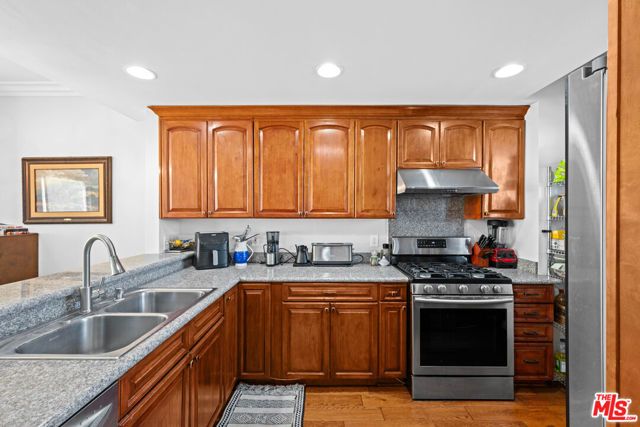 1030 S Norton Avenue 5, Los Angeles, CA 90019