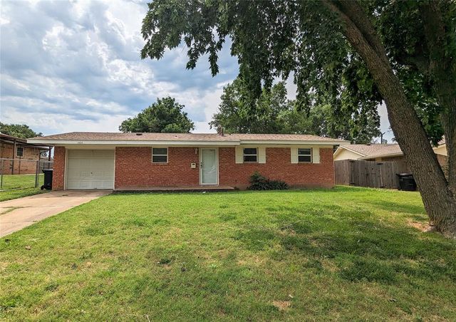 1404 Heather Lane, Moore, OK 73160