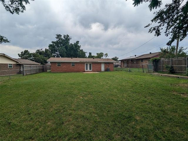 1404 Heather Lane, Moore, OK 73160
