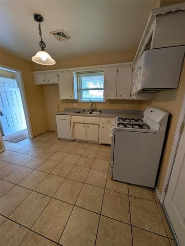 1404 Heather Lane, Moore, OK 73160