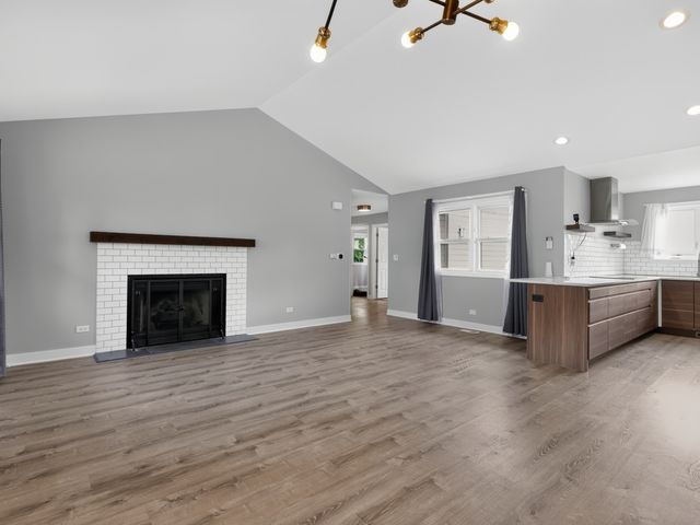 1328 Creighton Avenue, Naperville, IL 60565