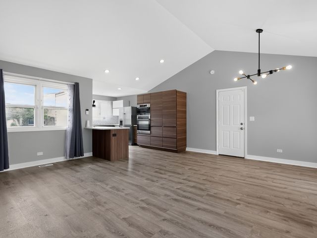1328 Creighton Avenue, Naperville, IL 60565