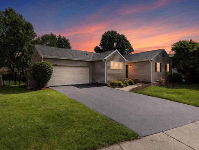 1328 Creighton Avenue, Naperville, IL 60565