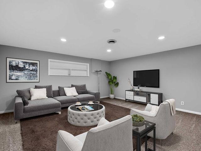 1328 Creighton Avenue, Naperville, IL 60565