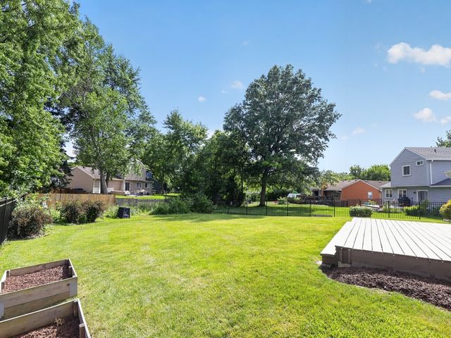 1328 Creighton Avenue, Naperville, IL 60565